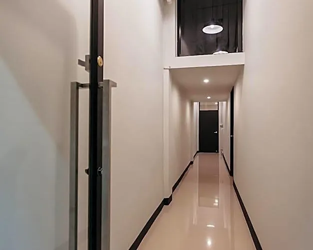 S1 Large Duplex Silom 3 Beds, Full Kitchen Wifi 아파트 *