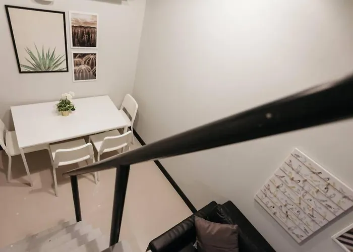 S1 Large Duplex Silom 3 Beds, Full Kitchen Wifi 아파트 *