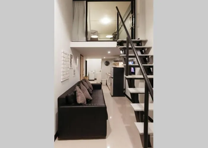 S1 Large Duplex Silom 3 Beds, Full Kitchen Wifi 아파트 *