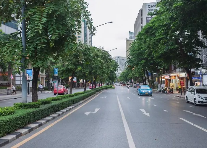 S1 Large Duplex Silom 3 Beds, Full Kitchen Wifi 방콕