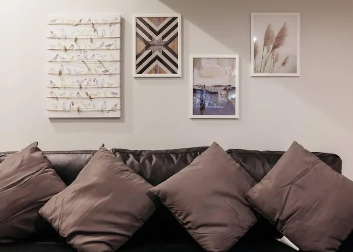 S1 Large Duplex Silom 3 Beds, Full Kitchen Wifi *