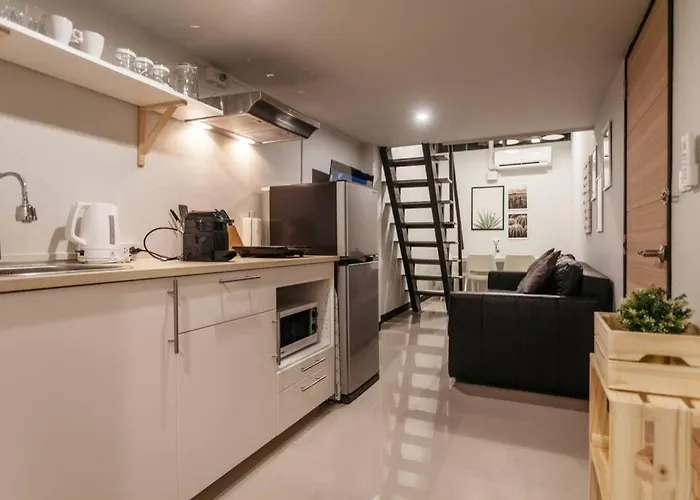 아파트 S1 Large Duplex Silom 3 Beds, Full Kitchen Wifi